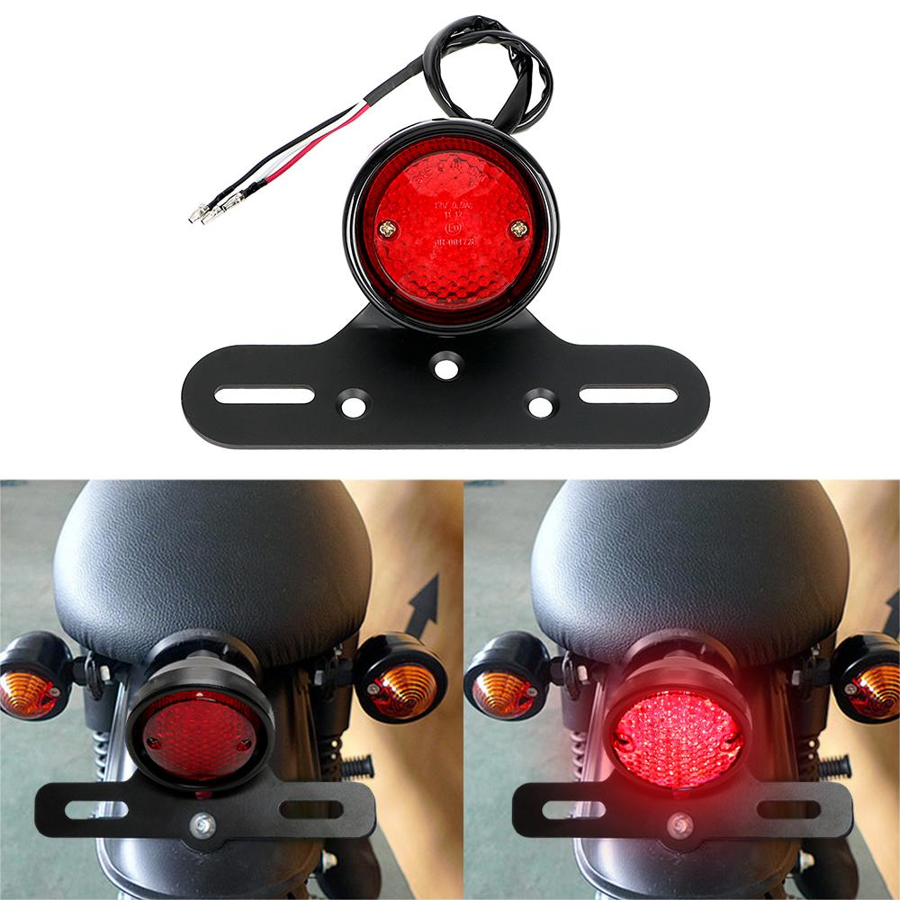 Piloto trasero LED con luz de freno y soporte de matrícula.